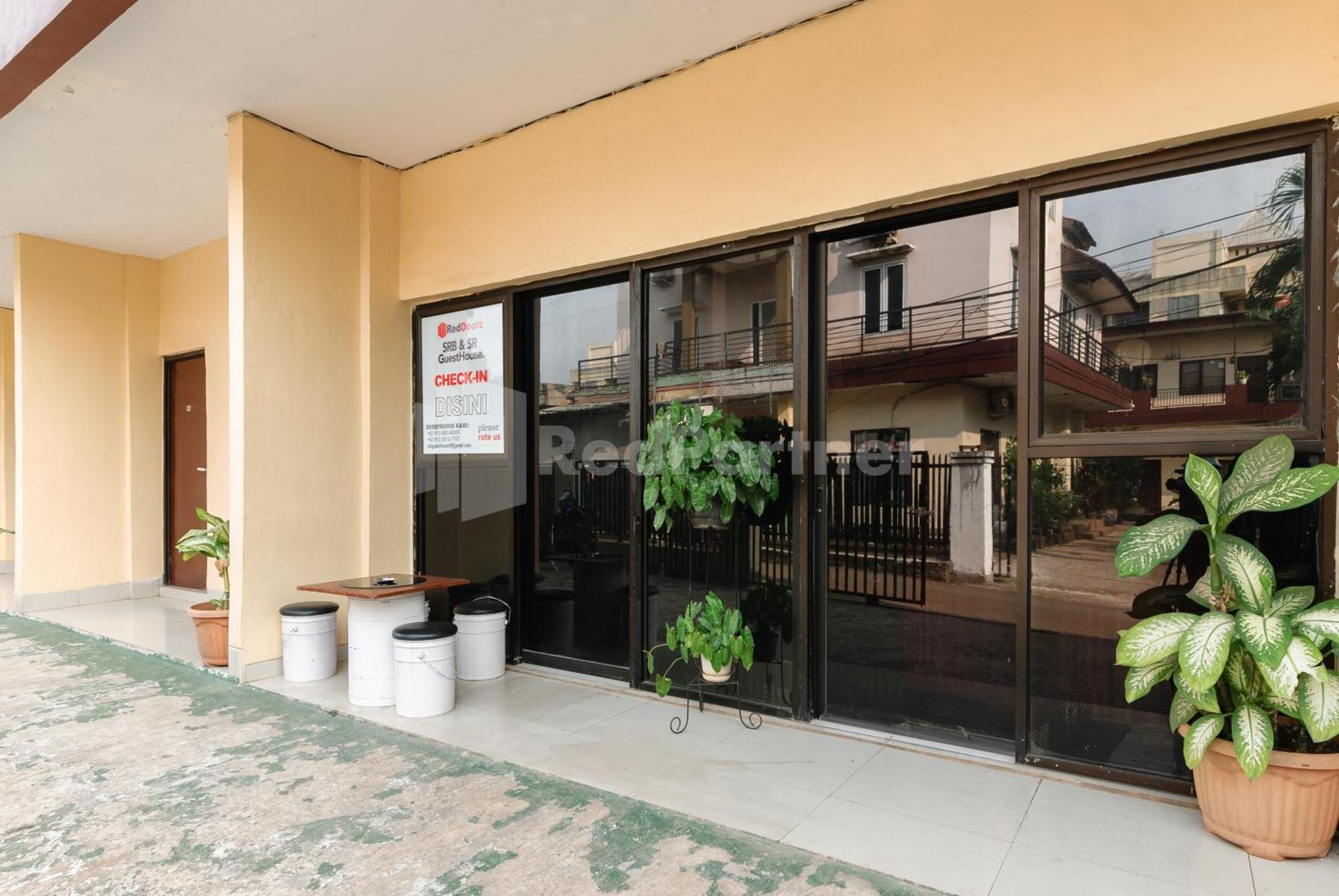 Sr Residence Near Mall Ciputra Cibubur Mitra Reddoorz Bekasi Dış mekan fotoğraf